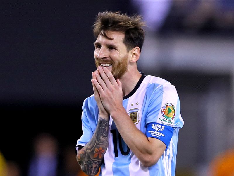 #Don'tGoLeo - 100,000 fans sign up for Messi support rally