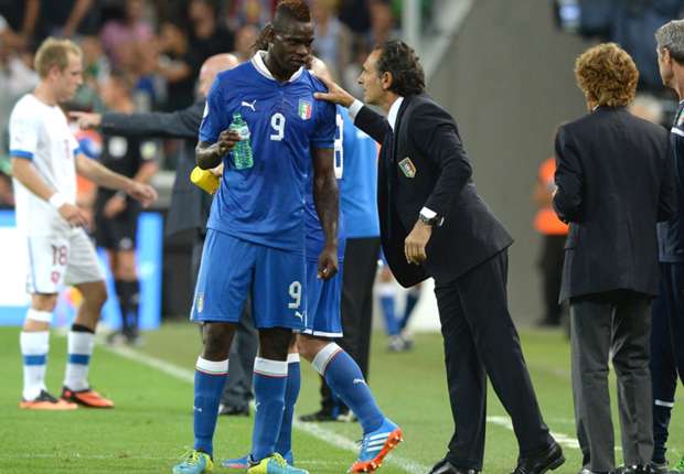 Italy coach Prandelli backs Balotelli to improve