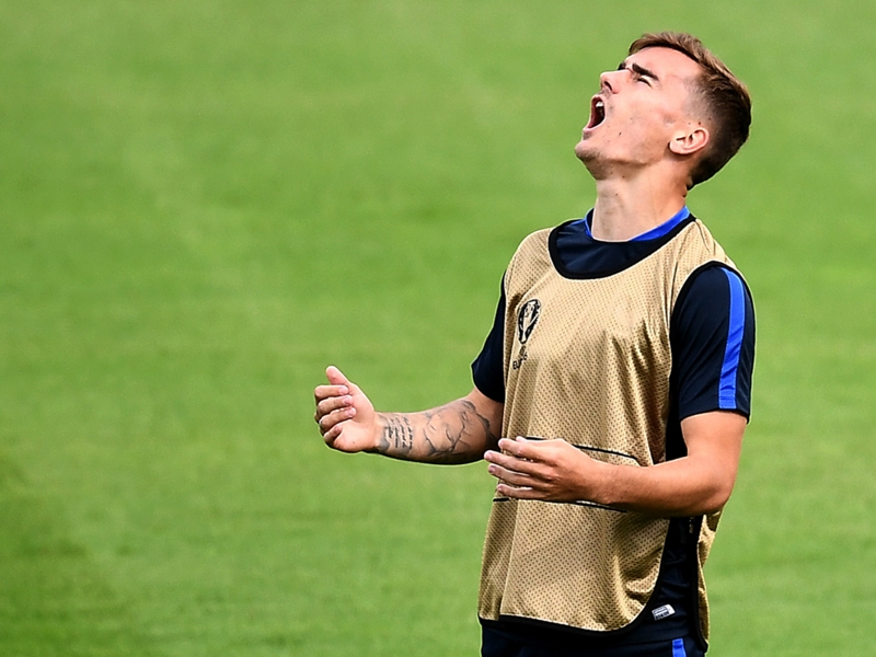 WATCH: Hope for Iceland?! Griezmann in woeful form in France training