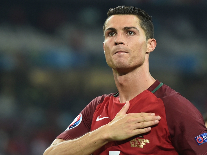 Santos praises 'immense' Ronaldo in Portugal victory