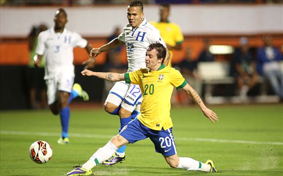 Bernard - Honduras vs Brazil 20131117