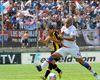 Torcedores do Nacional cobram jogadores em treinamento Torcedores do Nacional cobram jogadores em treinamento