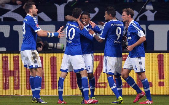 Schalke 04 celebrates lead vs VfB Stuttgart