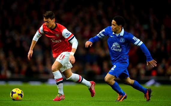  Steven Pienaar Mesut Oezil Arsenal Everton Premier League 12082014