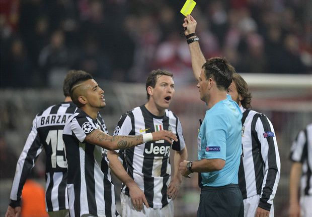 Vidal, Lewandowski and the players one booking away from Champions League suspension