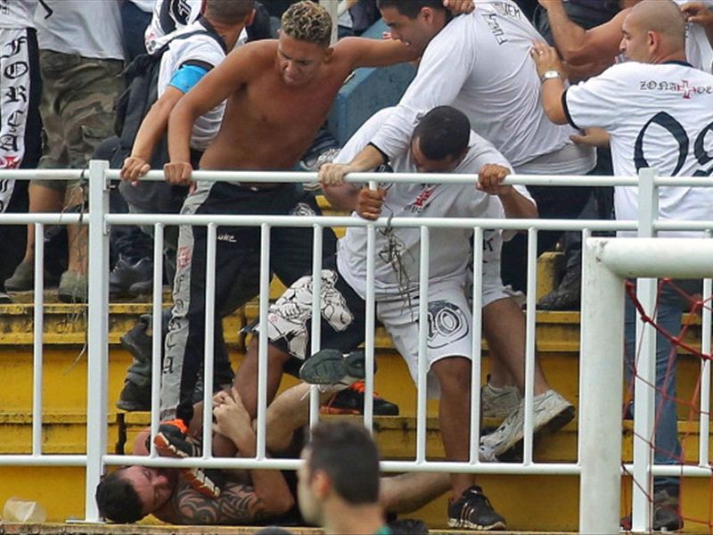 Torcedores envolvidos na briga de Joinville têm seus processos suspensos Torcedores envolvidos na briga de Joinville têm seus processos suspensos