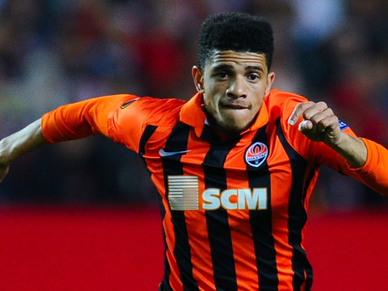 Taison drafted into Brazil squad for injured Douglas Costa