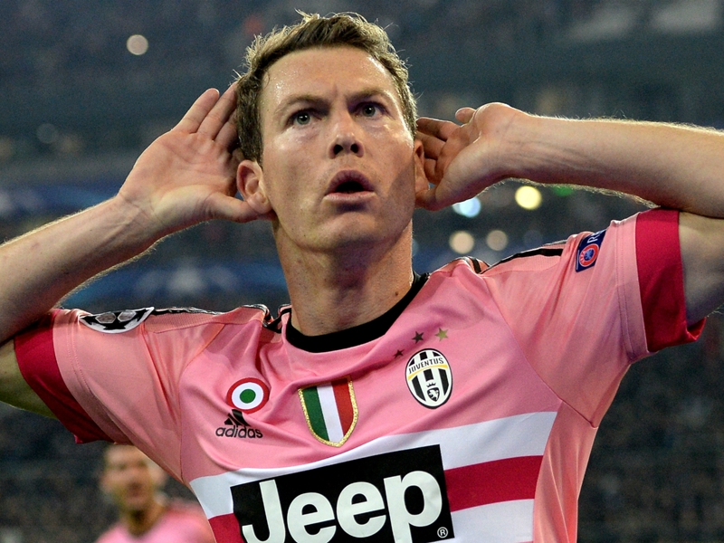 Barça, Lichtsteiner dans le viseur