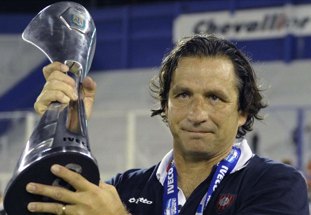 Valencia hire Juan Antonio Pizzi to replace Djukic