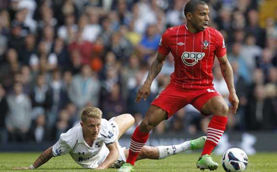 Southampton and Tottenham players battle