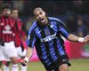 Adriano futbola geri döndü!