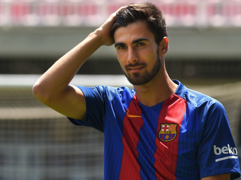 Barcelona play down Andre Gomes injury problem