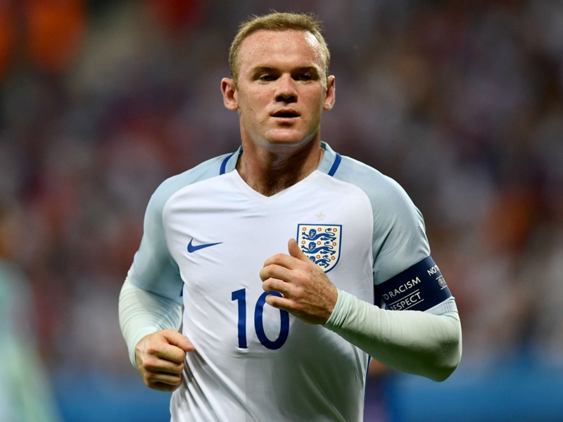 Rooney committed to England regardless of captaincy