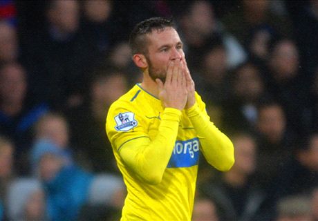 Newcastle cruise past Palace