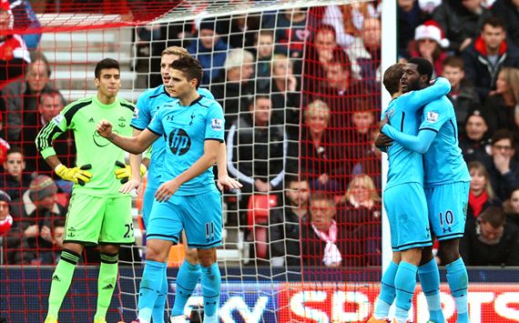 Emanuel Adebayor; Roberto Soldado Southampton v Tottenham Hotspur - English Premier League 12222013