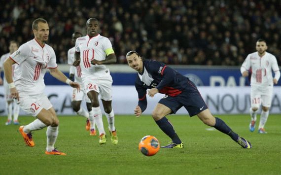 Zlatan Ibrahimovic and David Rozehnal Paris SG vs Lille