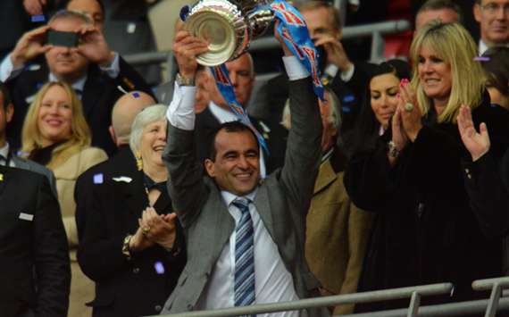 Roberto Martinez lifts the FA Cup