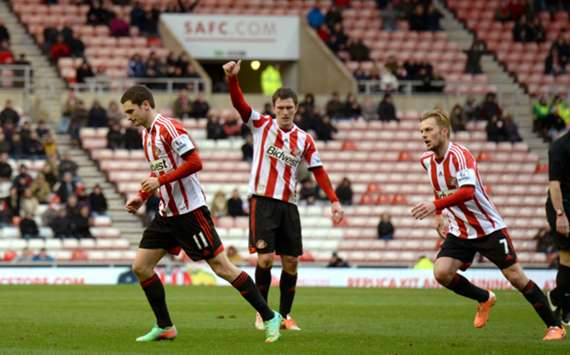Sunderland's Adam Johnson (L)
