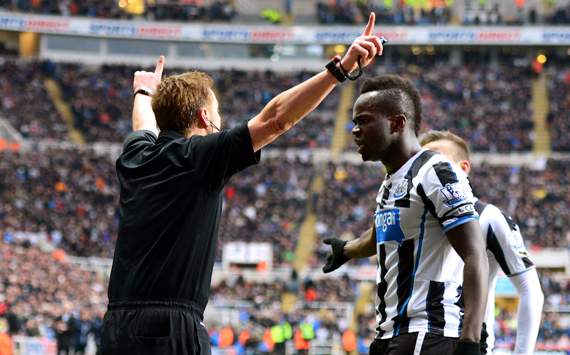 Cheik Ismael Tiote Mike Jones Newcastle United Manchester City Premier League 01122014