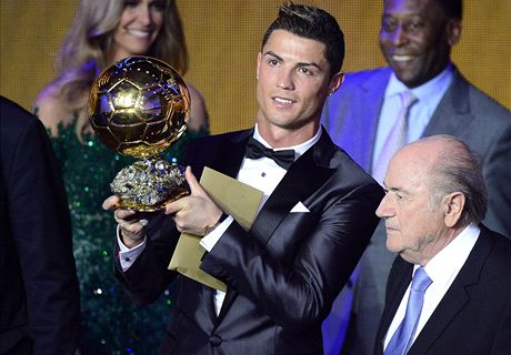 Ronaldo beats Messi to Fifa Ballon d'Or