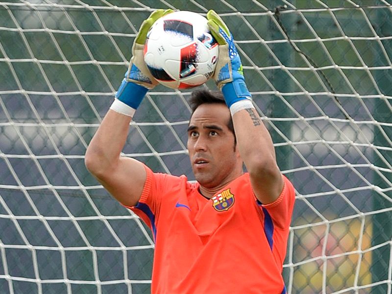 Barcelona confirm agreement with Man City for Bravo