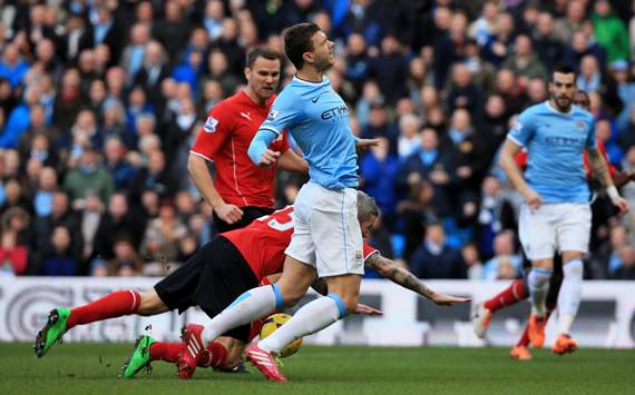 Edin Dzeko Kevin McNaughton Manchester City Cardiff City Premier League 01182014