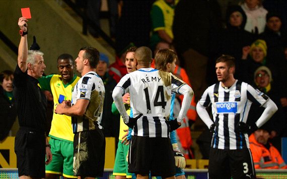 Chris Foy Loic Remy Norwich City Newcastle United 01282014