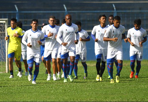 Arema menjadi tim yang sementara ini paling sempurna dengan torehan 15 poin.