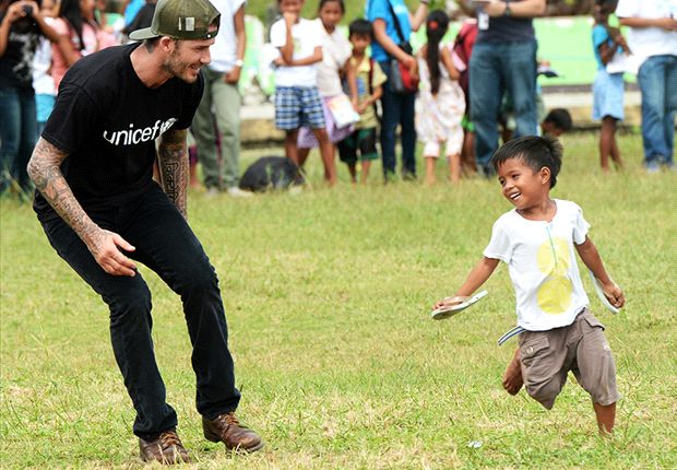 Gallery: Beckham visits Typhoon Haiyan survivors