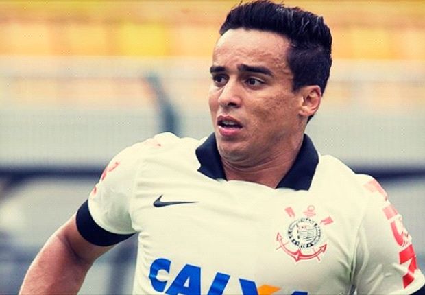 Éverton Ribeiro reage, mas Jadson ainda é o mais solidário do Brasileirão