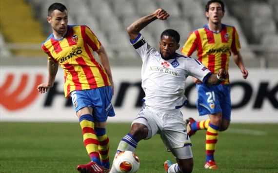 Javi Fuego Jeremain Lens Dynamo Kyiv Valencia UEFA Europa League 02202014