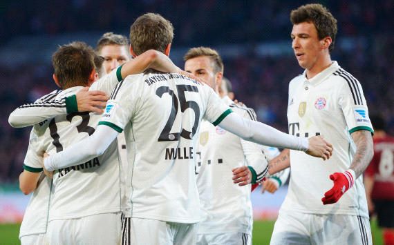 Hannover 96 vs Bayern Munich: Bayern celebrate lead