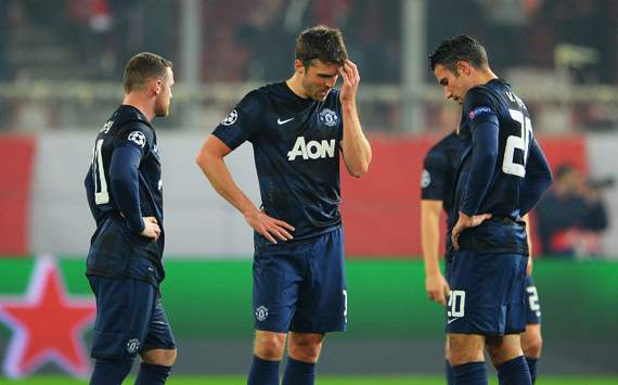 Michael Carrick and Robin van Persie Wayne Rooney Olympiakos vs Manchester United UEFA Champions League 02251014
