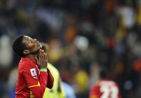 VÍDEO: Zagueiro de Gana comete pênalti com 10 segundos de jogo