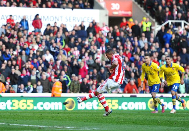 Wenger: Stoke penalty was a gift from the referee