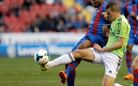 SIMAO JUNIOR ORIOL RIERA LEVANTE OSASUNA CIUTAT DE VALENCIA LIGA BBVA