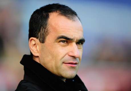 Everton would be 'foolish' to look ahead, says Martinez