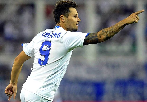 Valencia Bidik Mauro Zarate