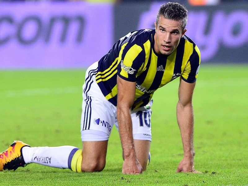 Fenerbahçe, Van Persie n'exclut pas un retour en Angleterre