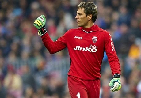 Diego Alves pens new Valencia deal