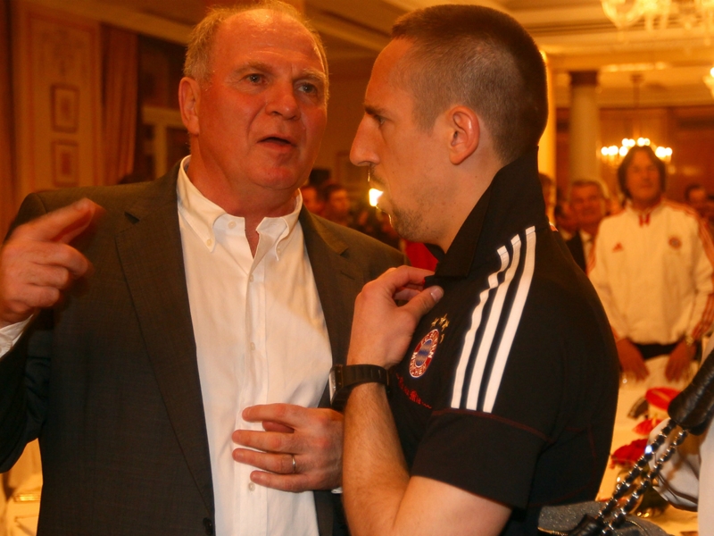 Bayern, Hoeness avertit Ribéry sur son comportement