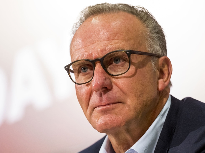 Bayern, Rummenigge tape du poing sur la table