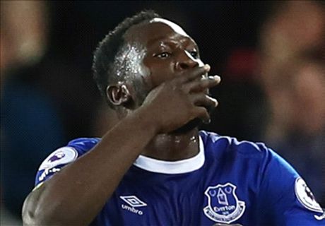 Lukaku matches Benteke in Belgian battle