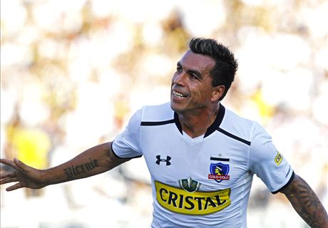 Colo Colo festeja gracias a Esteban Paredes