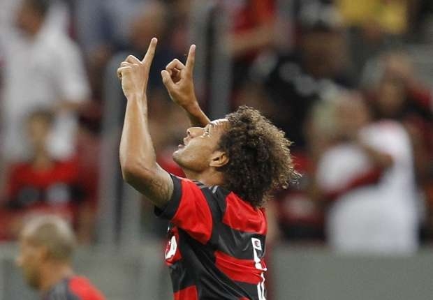 Flamengo's young star Willian Arao knocking on the door of Brazil