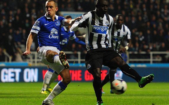 Leon Osman Papiss Demba Cisse Newcastle United Everton Premier League 03252014
