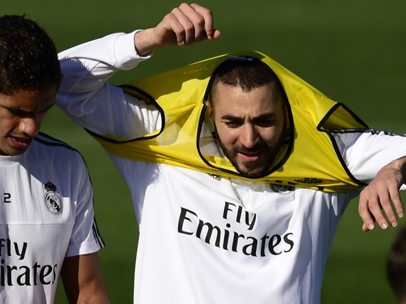 Real Madrid, Benzema et Varane sortis sur blessure