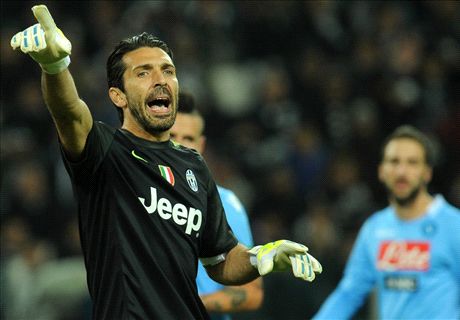 Gianluigi Buffon está contento con la temporada de Carlos Tévez