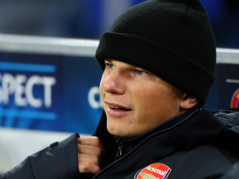 Perde la scommessa con Arshavin: giornalista rapato a zero