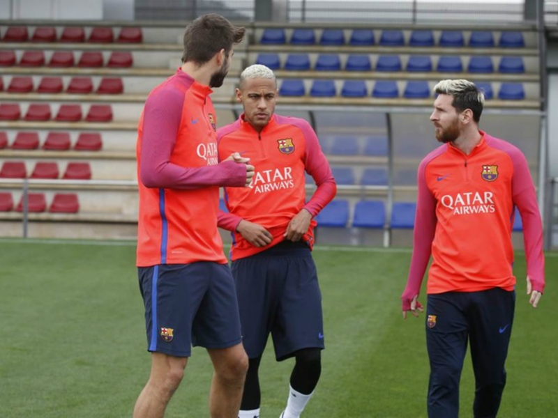 Barça, Suarez, Messi et Neymar s'entraînent avec le reste du groupe